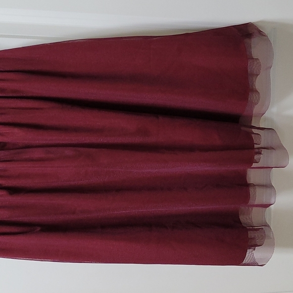Burgundy dress with black design on the top art of the dress. Size Small - Picture 3 of 9